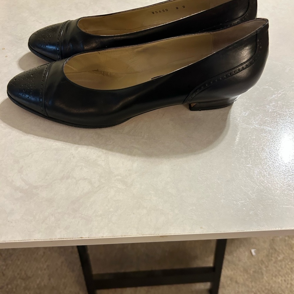 Cole Haan black heels - Picture 4 of 5